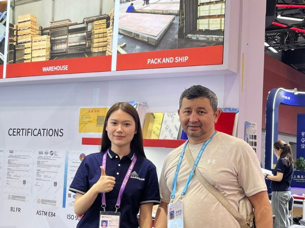 Overseas buyer meeting for aluminum composite panel supply and export cooperation