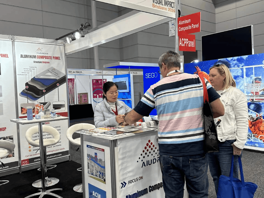 Aludream booth discussion with ACP buyers comparing product specifications