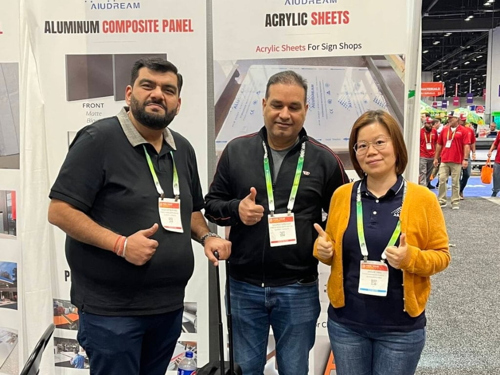 Customer reviewing aluminum composite panel project requirements with Aludream team